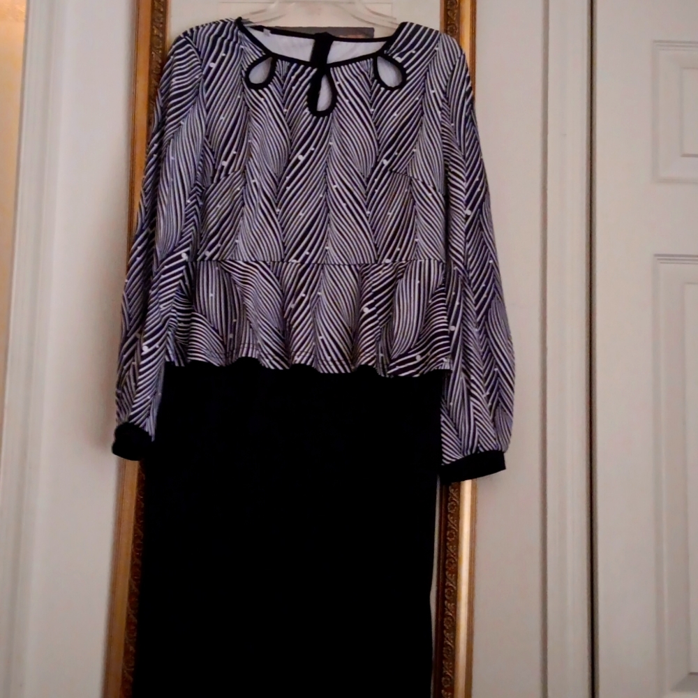 Blk/Wht Dress. Size L